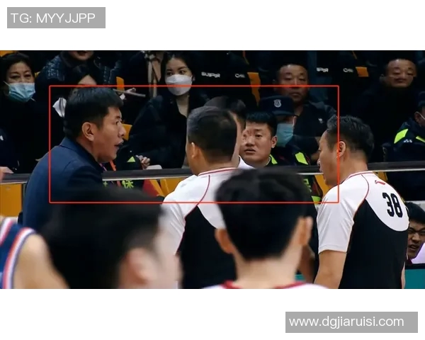 杨瀚森展现柔和手感小勾手轻松命中引发全场喝彩 杨瀚森展现柔和手感小勾手轻松命中引发全场喝彩