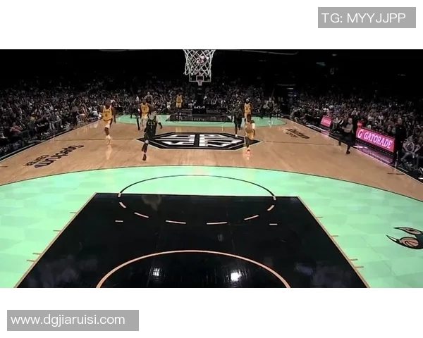 詹姆斯外线接球 骑马射箭三分命中 詹姆斯外线接球 骑马射箭三分命中