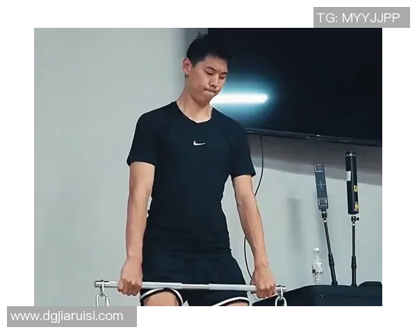 一步一个脚印!跑跳变向撸铁举重汗如雨下 崔永熙最新康复训练 一步一个脚印!跑跳变向撸铁举重汗如雨下 崔永熙最新康复训练