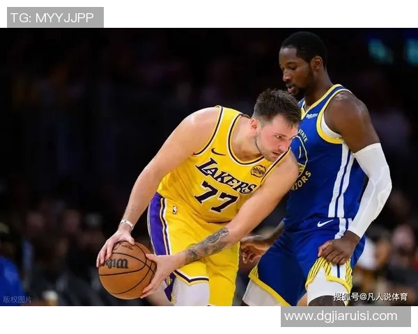 东契奇半场表现抢眼,巴特勒10罚全中,勇士与湖人比赛势均力敌 东契奇半场表现抢眼,巴特勒10罚全中,勇士与湖人比赛势均力敌