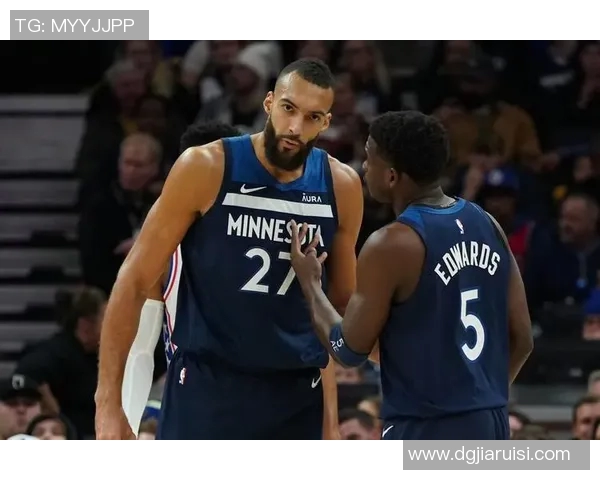 迎战森林狼!太阳官媒晒众球员入场穿搭照:周末回家作战