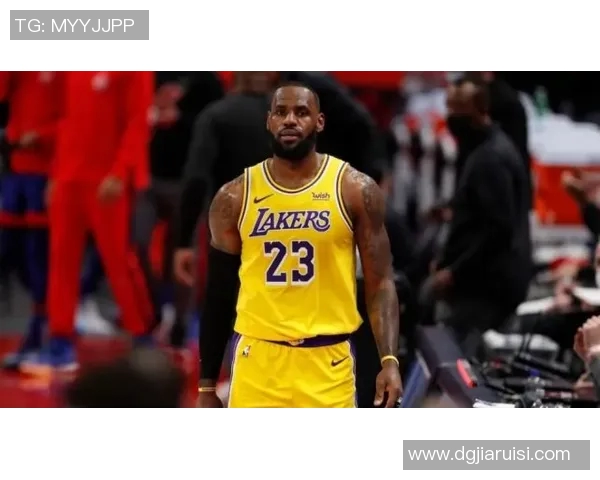 詹姆斯末节怒砍12分!雷迪克:他为湖人注入了强心剂